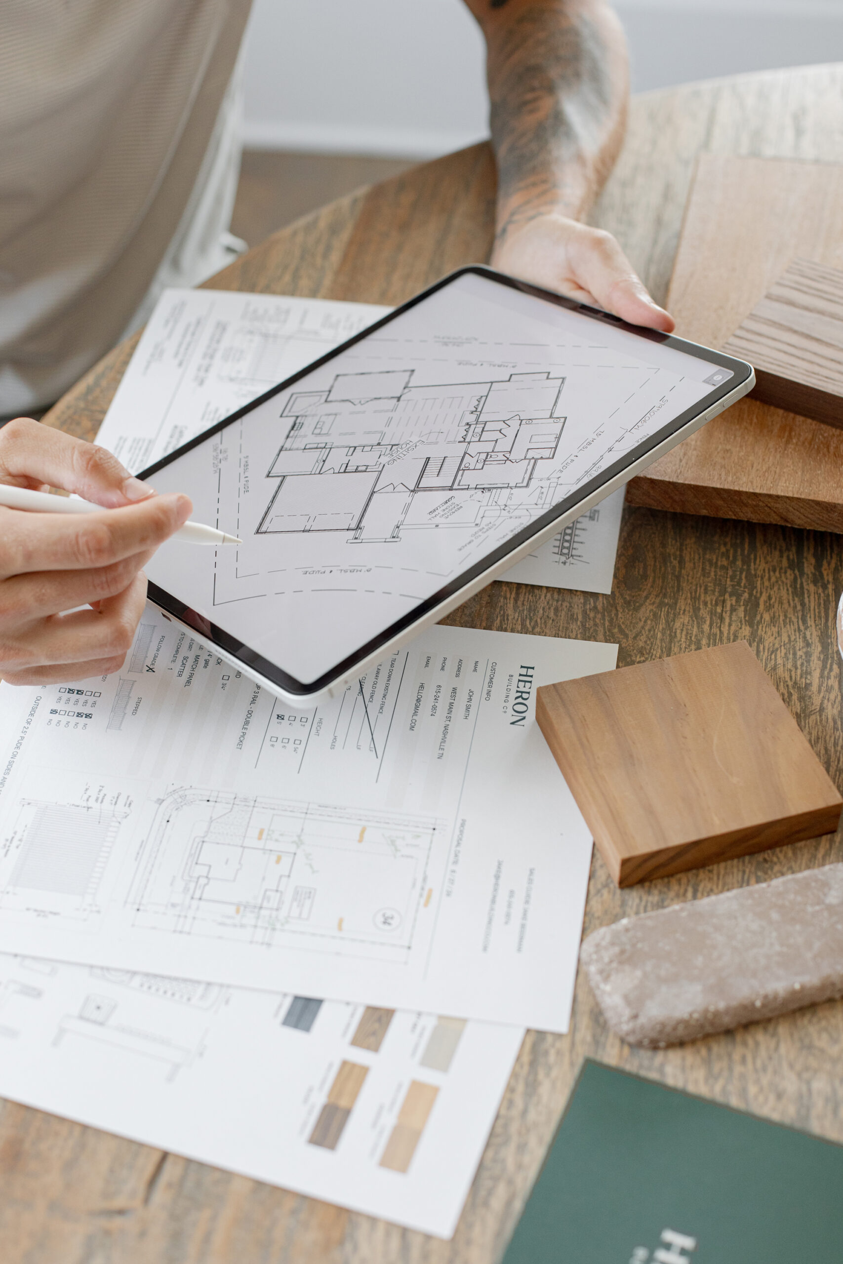 Hiring a Modern Fence Contractor